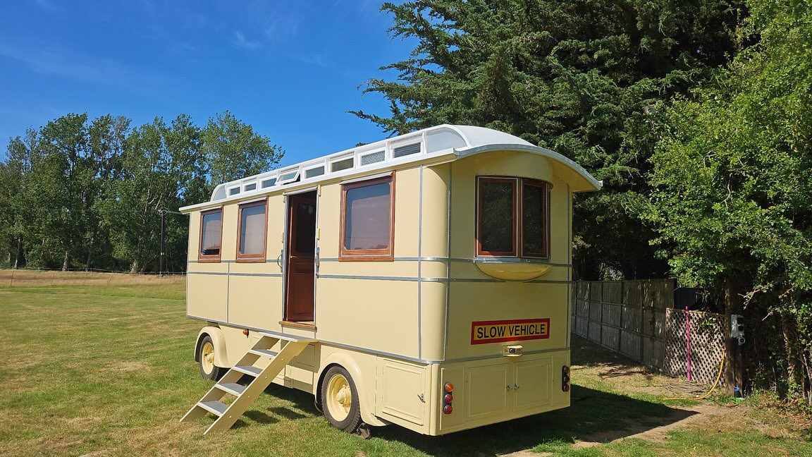 Evalon on caravan